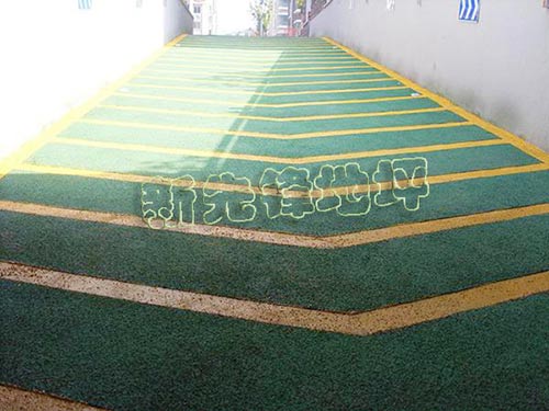 無(wú)震動(dòng)防滑坡道